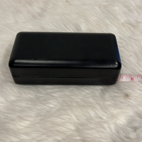 DVF Diane von Furstenberg Black Big Sunglasses Hard Case - Picture 10 of 11